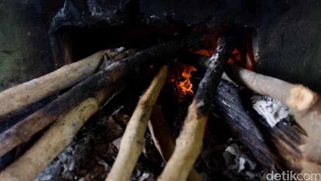 Impor Migas Bikin Neraca Dagang Tekor, ESDM Bicara Pakai Kayu Bakar