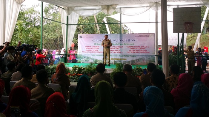 Ahok Resmikan 10 Taman dan Plaza Reformasi