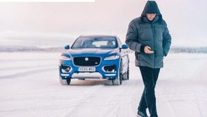Jose Mourinho yang Dipecat MU dan Mobil Keren Inggris