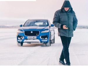 Jose Mourinho yang Dipecat MU dan Mobil Keren Inggris