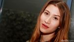 Millane Fernandez Chic dengan Dress Floral