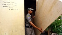 Warga yang terkena penertiban akan dipindahkan ke rumah susun.