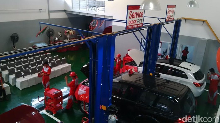 Mitsubishi Resmikan Diler Mobil Penumpang di Palembang