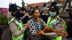 Ratusan Bangunan Liar di Pinangsia Dibongkar