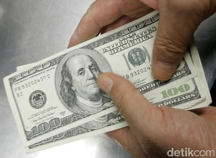 The Fed Tahan Suku Bunga, Dolar AS Turun ke Rp 13.071