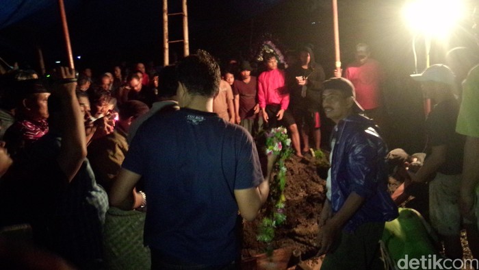 Erna, Korban yang Tertimpa Pesawat Super Tucano Dimakamkan di Malang