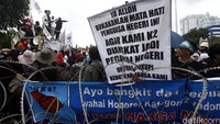 Lokasi unjuk rasa yang akan dilakukan di antaranya Istana Negara, Kantor DPR/MPR, Kantor Menteri Pendayagunaan dan Aparatur Negara, dan Balai Kota Jakarta.