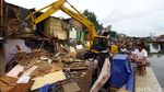 Ratusan Bangunan Liar di Pinangsia Dibongkar