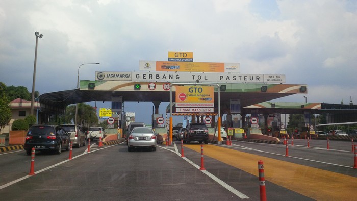 Sempat Macet Panjang, Gerbang Tol Pasteur Dibuka Kembali
