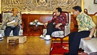 Dalam pertemuan itu Ketua DPD Irman Gusman didampingi Wakil Ketua DPD Farouk Muhammad.