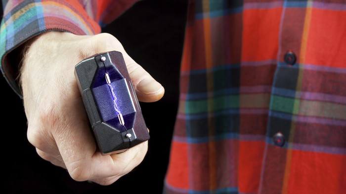 Berkebun Bawa Pisau, Nenek di AS Ditembak Senjata Listrik