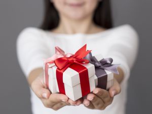 Tips Pilih Kado yang Tepat untuk Kekasih atau Sahabat Berdasarkan Zodiak