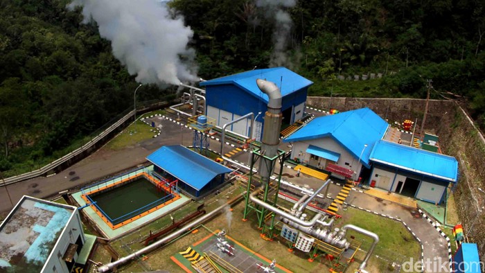 Pembangkit Listrik Tenaga Panas Bumi (PLTP) Ulumbu terletak di Desa Wewo, Manggarai NTT. PLTP ini mempunyai daya terpasang sebesar 4 x 2,5 MW (10 MW). Agus Trimukti/Humas PLN.