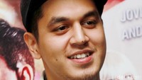 Kevin kini tengah mempromosikan film terbarunya berjudul Jagoan Instan yang akan tayang pada 18 Februari mendatang. Pool/Gus Mun/detikFoto.