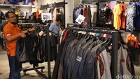 Dalam kesempatan itu, Mabua juga melakukan cuci gudang terhadap aksesoris dan spart part Harley-Davidson.