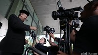 Presiden Jokowi meminta kasus Novel Baswedan diselesaikan tanpa perlu ada embel-embel apapun. KPK sepenuhnya sependapat dengan Presiden.