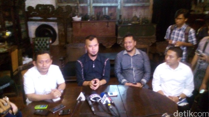 Ahmad Dhani Siap Lawan Ahok, Serius?