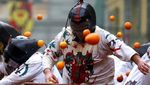 Festival Unik Saling Timpuk Jeruk di Italia