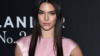 Rambut panjangnya dibiarkan tergerai. Dimitrios Kambouris/Getty Images/detikFoto.