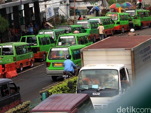 Video Sopir Angkot Ndableg, Bikin Gemas!!