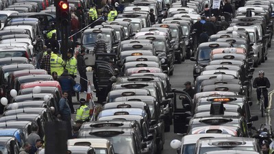 Sopir Taksi Demo Uber di London