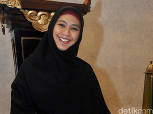 Sempat Diserang Haters Soal Label Ustazah, Oki Setiana Dewi Geleng-geleng
