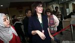 Sandy Harun Jenguk Evi Susanti di KPK
