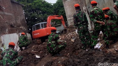 Rumah Tempat Jatuhnya Pesawat TNI Diratakan