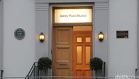 Pintu masuk Studio Abbey Road yang digunakan The Beatles untuk rekaman album ke-11 mereka.