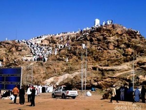 Kisah Cinta Abadi di Jabal Rahmah
