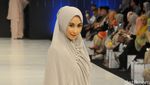 Selain Pipik, Sederet Artis Cantik Berhijab Ini Juga Beraksi di Catwalk