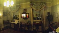 Ini ruangan kamar Dr. John Watson.