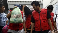Mereka diserahkan kepada pihak Kejaksaan dan ditahan di Lembaga Pemasyarakatan (Lapas) Cipinang, Jakarta Timur.
