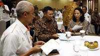 Penandatanganan itu juga berisikan Perjanjian Kerja Sama tentang Pemanfaatan Layanan BNI e-Collection untuk Layanan Top Up Rekening MPOSPAY dan Deposit Agen Pos.