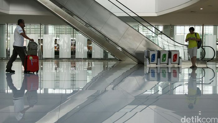 Bandara Sepinggan Bandara Sepinggan Balikpapan menjadi bandara pertama yang dilengkapi dengan mal di Indonesia. Bandara yang beroperasi sejak 22 Maret 2014 lalu itu terlihat megah. Agung Pambudhy/detikcom.