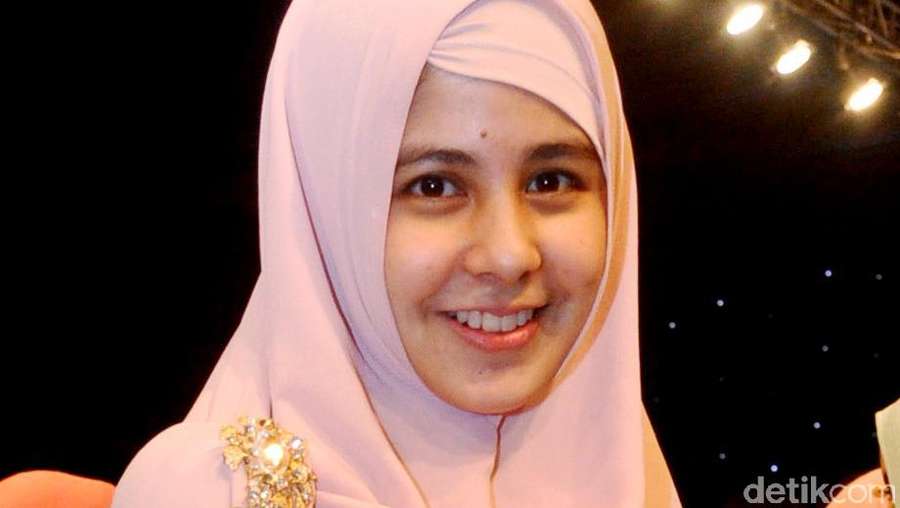 Manis Berhijab Syar i ala Risty Tagor Manis Berhijab Syar i ala Risty Tagor