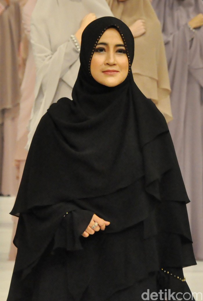 Digosipkan Nikah dengan Sunu, Pipik Sibuk Bertausiah