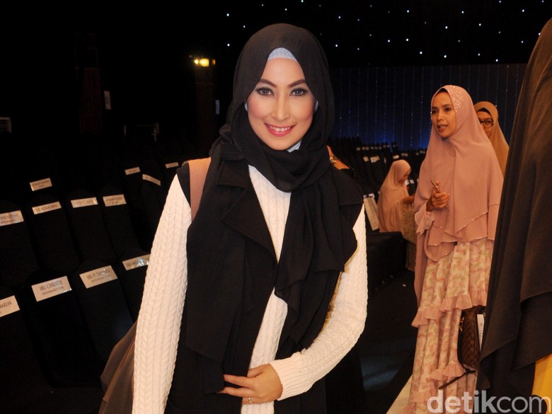 Liburan Bareng, MUA Layaknya Keluarga Bagi Annisa Triharpasari Liburan Bareng, MUA Layaknya Keluarga Bagi Annisa Triharpasari