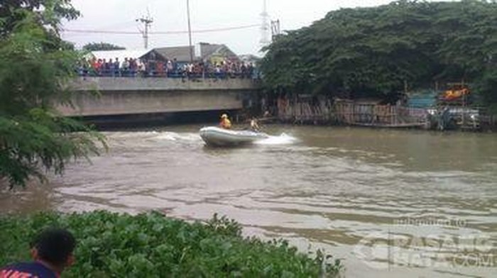 Seorang Bocah Tenggelam di Sungai Tarum Barat Karawang