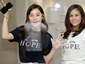 Tatjana Saphira dan Wulan Guritno Narsis di detikcom