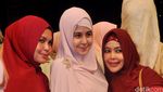 Manis Berhijab Syari ala Risty Tagor