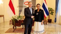 Menlu Thailand Don Pramudwinai mendatangi Menteri Luar Negeri (Menlu) Indonesia Retno Marsudi.