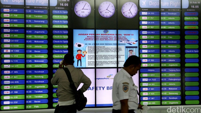 Bandara Sepinggan Balikpapan menjadi bandara pertama yang dilengkapi dengan mal di Indonesia. Bandara yang beroperasi sejak 22 Maret 2014 lalu itu terlihat megah. Agung Pambudhy/detikcom.