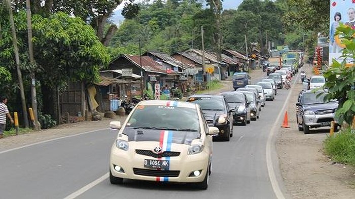Rayakan 17 Agustus, 15 Unit Yaris Jelajah 3 Negara