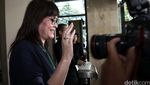 Sandy Harun Jenguk Evi Susanti di KPK