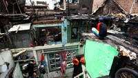 Dugaan sementara penyebab kebakaran karena arus pendek atau korsleting listrik.