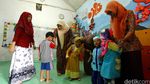 Melihat Kegiatan PAUD di Kolong Layang Tambora