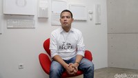 Adilla menangani skrip dan penyutradaraan film tersebut.