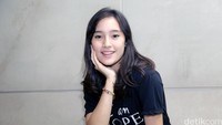 Senyuman manis Tatjana yang membuat hati para pria luluh.