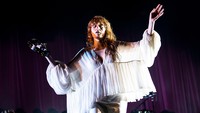 What Kind Of Man - Florence + The Machine. Cassandra Hannagan/Getty Images/detikFoto.